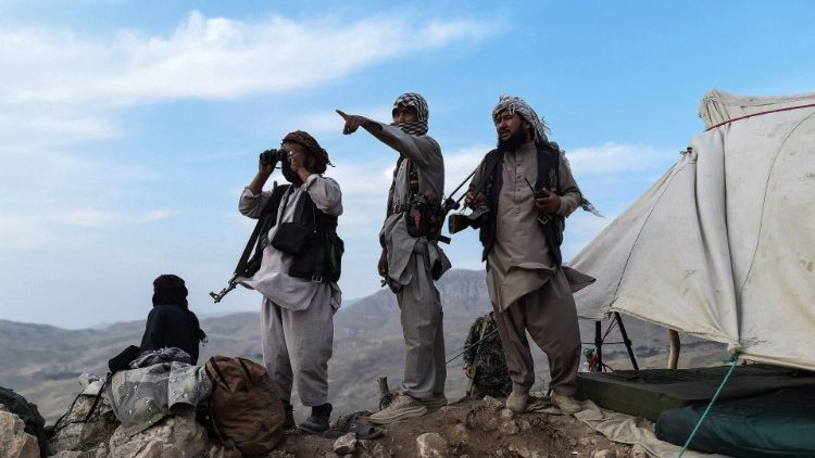 Hlídka afgánských vojáků proti talibanským povstalcům v Charkintu, v provincii Balkh