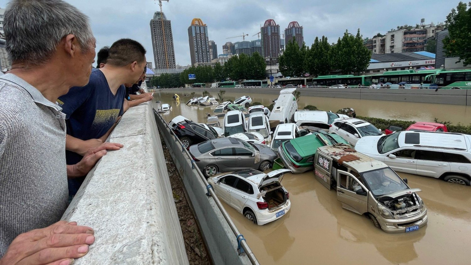 Decenas de muertos por las inundaciones en China central Vatican News