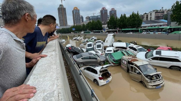 Calles inundadas en Zhengzhou 