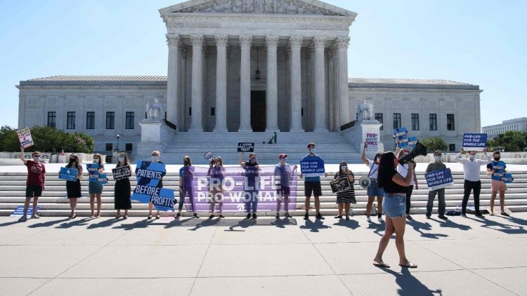 Manifestação pró-Vida em frente à Suprema Corte em Washington, em 24 de julho