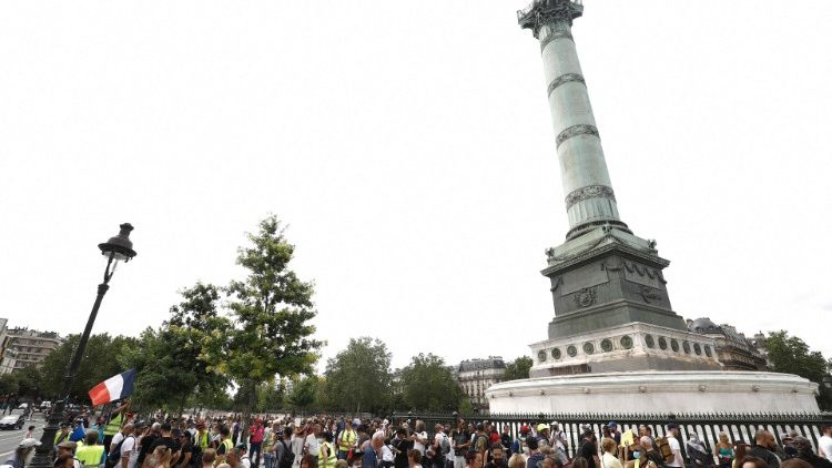 Prosvjed protiv cijepljenja i obaveznih zdravstvenih propusnica na koje je pozvala francuska vlada, u Parizu, 24. srpnja 2021.