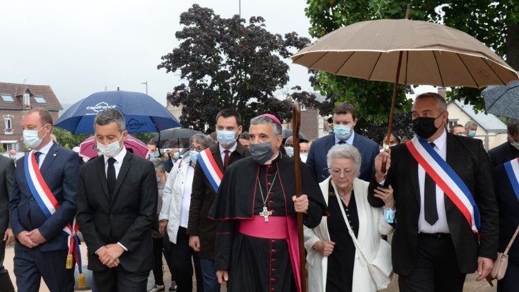 Marche silencieuse à la mémoire du père Jacques Hamel, ce 26 juillet 2021 à Saint-Étienne-du-Rouvray