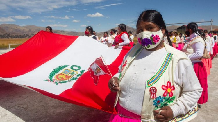 Indígenas celebram o Bicentenário de Independência do Peru: "Que o Peru seja o país de todas as estirpes".