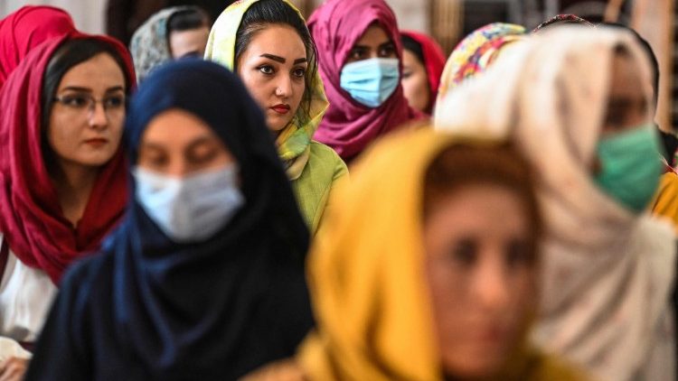 Las mujeres afganas son objeto de violencia de los talibanes.