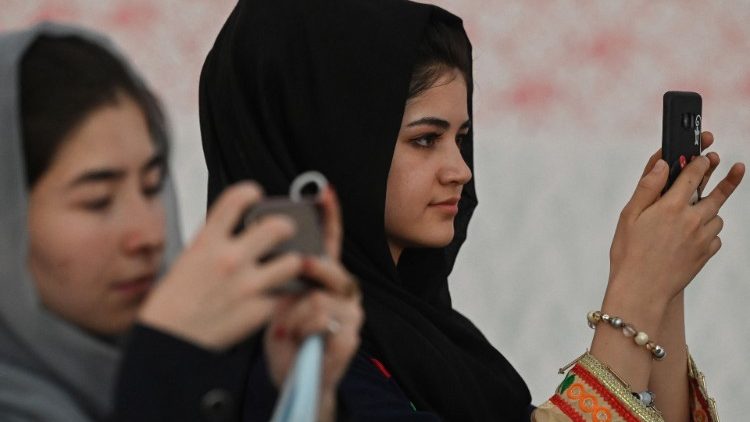Mulheres afegãs não querem perder o que foi conquistado
