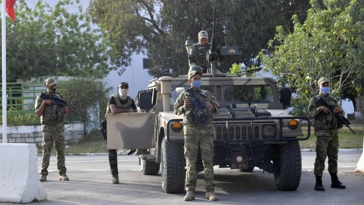 النائب العام على رئاسة أبرشية تونس: الكنيسة تساعد الناس على عدم فقدان الأمل في المستقبل