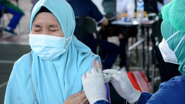 Corona-Impfungen in Indonesien: das Virus hat den asiatischen Staat hart getroffen