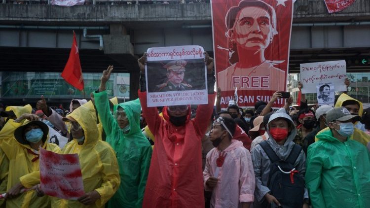 म्यानमार में सेना के तख्तापलट के बाद विरोध प्रदर्शन, तस्वीर फरवरी 2021 