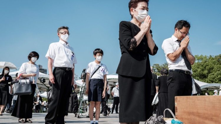 「原爆の日」に祈る人々　2021年8月6日　広島平和記念公園