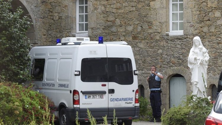 Präst dödad i Frankrike, utredning pågår