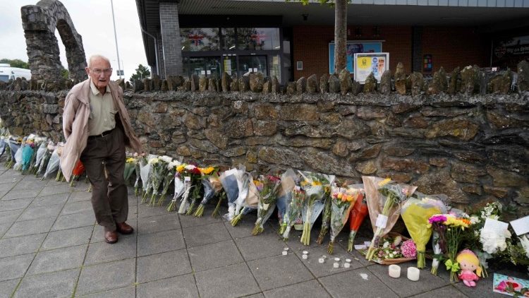Des hommages floraux près de la scène de la tuerie, à Plymouth. 