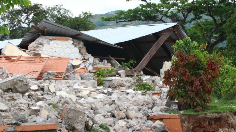 हैती में भुकम्प के बाद ध्वस्त घर