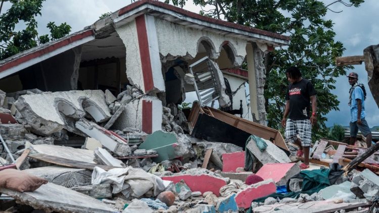 34 ezer lakóház összedőlt vagy megrongálódott Haitin  