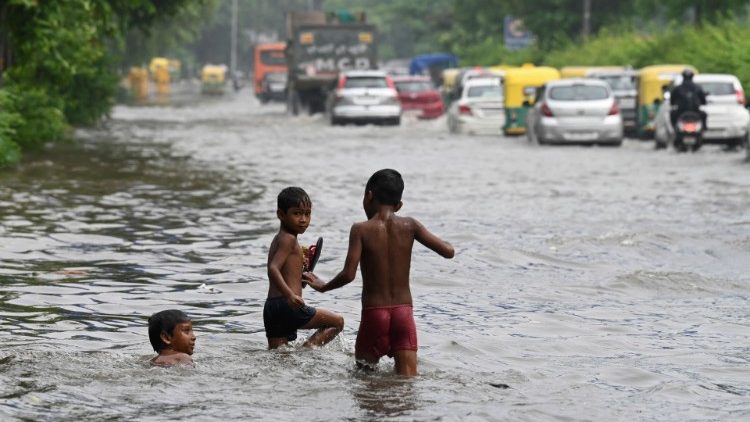 இந்தியாவில் பெருமழையின்போது 