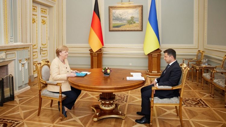 La cancelliera Merkel a colloquio col presidente ucraino Zelensky: pace nel Donbass e forniture di Gas in primo piano
