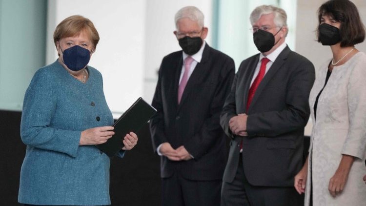 Josef Schuster (2. von links) mit Bundeskanzlerin Angela Merkel
