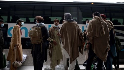 Afghanistan, il Papa: Paesi accolgano quanti cercano una nuova vita