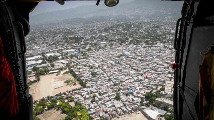 हैती में आये भूकंप के बाद विमान से लिया गया फोटो