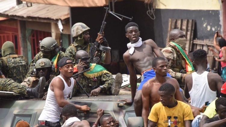 Scene del colpo di Stato militare a Conakry