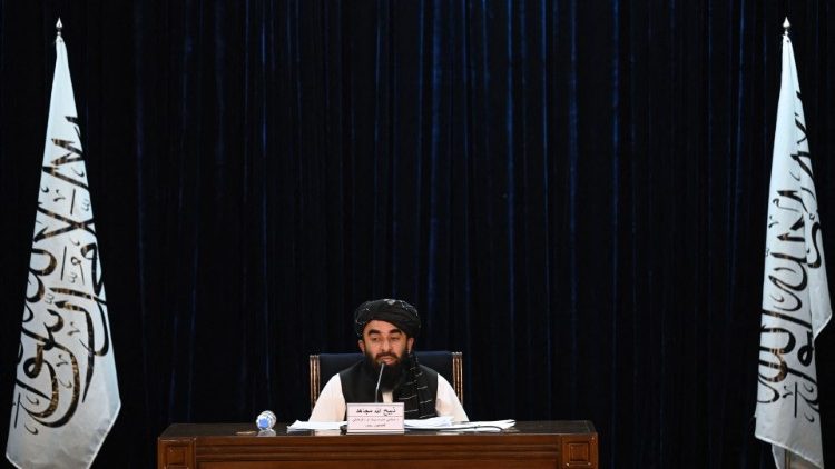 Il portavoce dei talebani Mujahid annuncia il nuovo governo