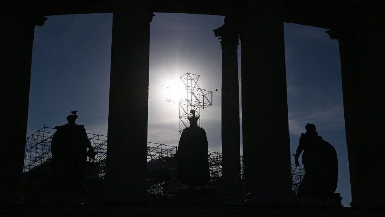 Der Heldenplatz in Budapest - für den Papstbesuch wurde dort ein großes Kreuz aufgebaut