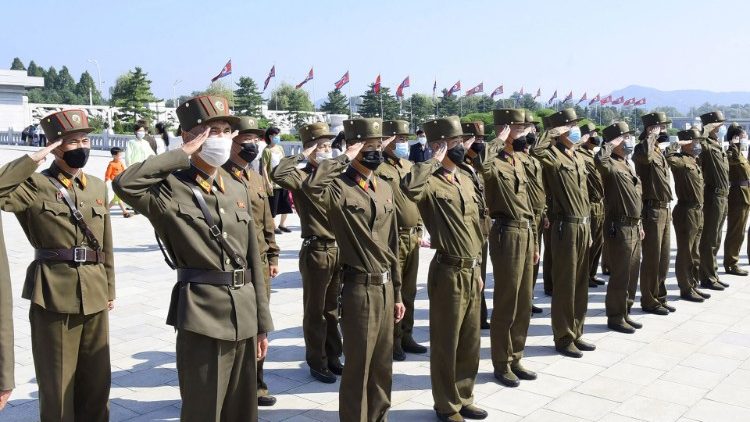 Militari in parata in Corea del Nord