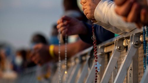 Pope promotes Rosary for peace, urges Christians to listen more