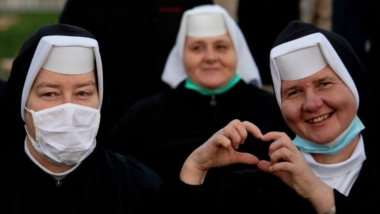 Ordensfrauen nach dem Besuch des Papstes in der Slowakei