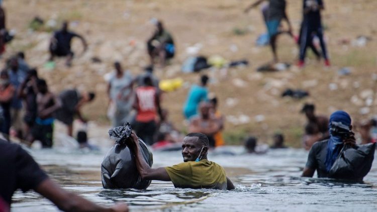 Un Haïtien tente de travers le Rio Grande pour atteindre les États-Unis