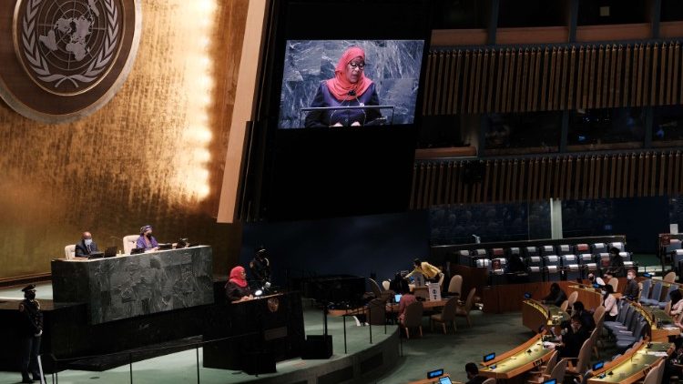Rais Samia Suluhu Hassan wa Tanzania tarehe 23 Septemba 2021 amehutubia Baraza Kuu la Umoja wa Mataifa kuhusu: UVIKO-19, Usawa wa Kijinsia, Mabadiliko ya Tabianchi na Vijana.