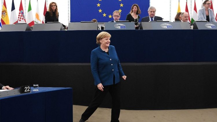 Deutschlands scheidende Bundeskanzlerin Angela Merkel beim EU-Parlament in Strasbourg (Archiv)