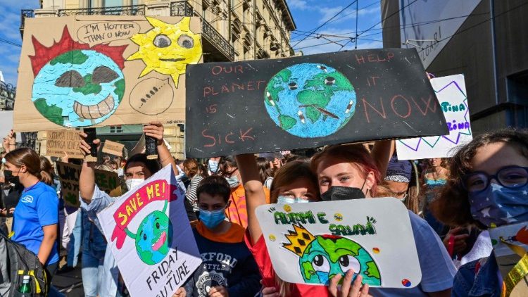 Manifestação de jovens em favor do Meio ambiente