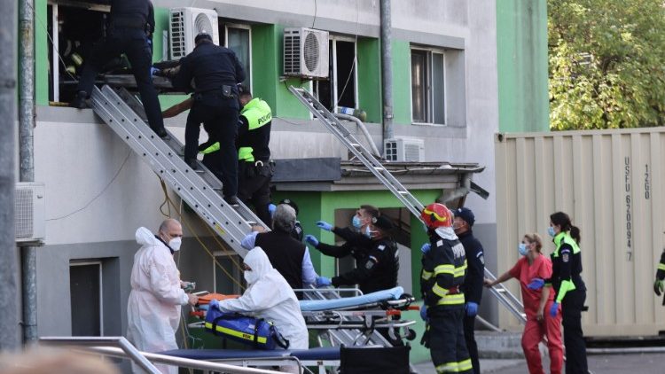 Șapte bolnavi au murit în urma unui incendiu la Spitalul de Boli Infecțioase din Constanța.