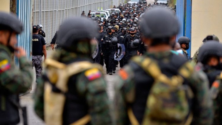 Gewaltsame Auseinandersetzungen zwischen Insassen und Sicherheitskräften am Samstag in einem Gefängnis in Guayaquil (Ecuador)