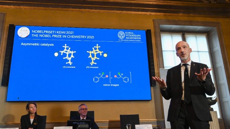 Gli studi sull'organocatalisi asimmetrica spiegati a Stoccolma durante la consegna del Nobel