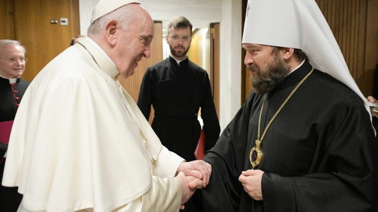 El Santo Padre Francisco encuentra al Metropolitano ruso Hilarión