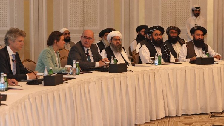 Encontro em Doha (Catar)  entre representantes da União Europeia e o Talibã, neste dia 12 de outubro
