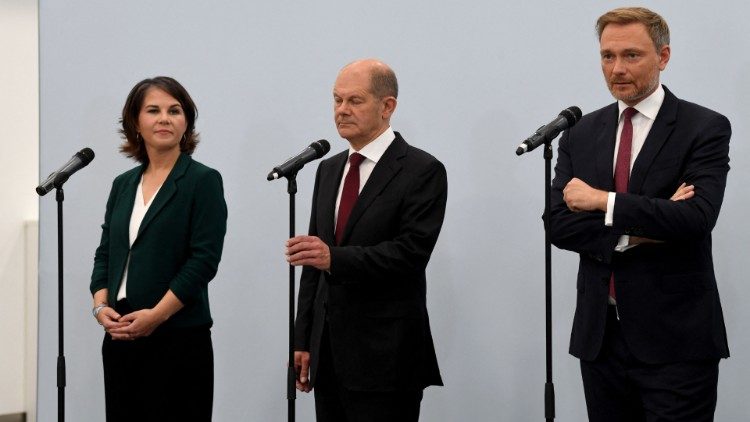 Das Trio bei den Koalitionsgesprächen sind Annalena Baerbock (Grüne), Olaf Scholz (SPD und Kanzlerkandidat) sowie Christian Lindner (FDP)