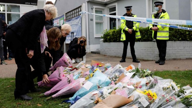Homenaje floral al diputado británico asesinado en su circunscripción
