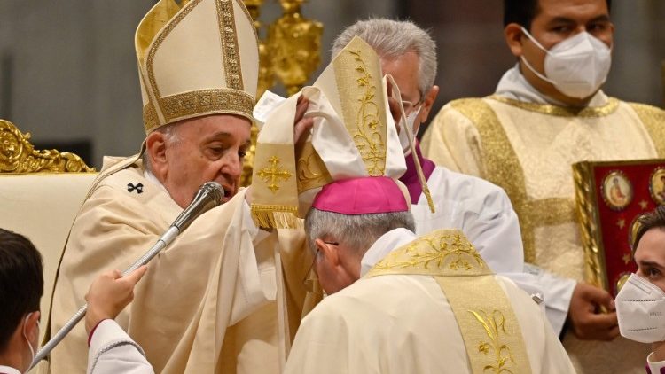 教皇フランシスコ、司教叙階式で  2021年10月17日　バチカン・聖ペトロ大聖堂