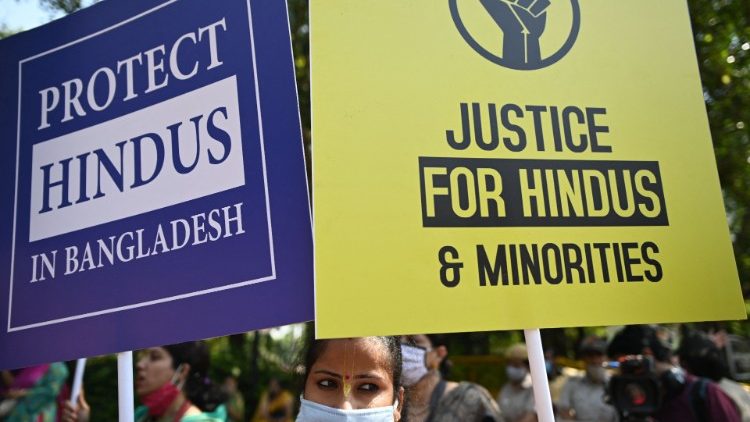 Demonstranten protestieren gegen die Gewalt an religiösen Minderheiten