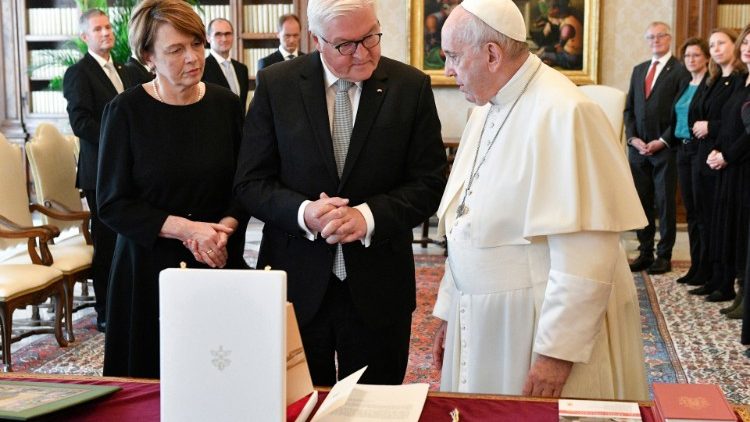 Папа Франциск и президент Германии Франк-Вальтер Штайнмайер (25 октября 2021 г.)