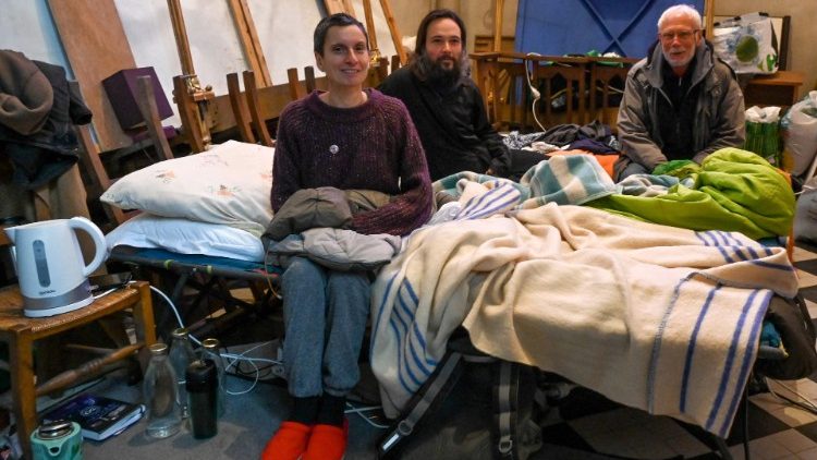 कैलाइस गिरजाघर में भूख हड़ताल पर फादर फिलिप डेमेस्टर, अनास वोगेल और लुडोविक होल्बिन