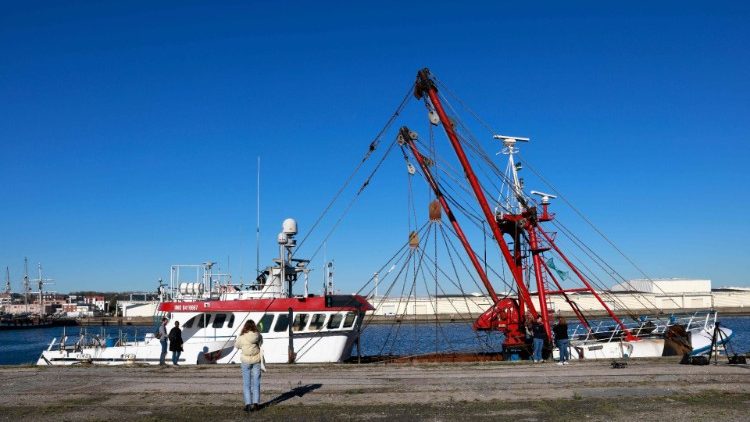 Francia: peschereccio britannico fermato nel porto di Le Havre