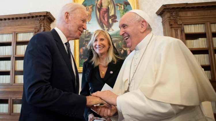教皇フランシスコ、バイデン米大統領を迎えて　2021年10月29日　バチカン宮殿