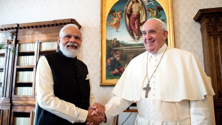 Papa Francisc l-a primit în audiență pe premierul Republicii India , sâmbătă, 30 octombrie 2021, domnul Narendra Modi