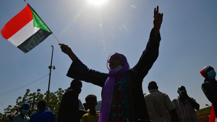 सूडान में सैन्य तख्तापलट के बाद देशवासियों द्वारा विरोध प्रदर्शन
