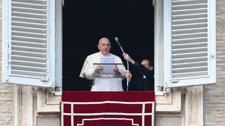 A pápa a kettős szeretetparancsról tanított 