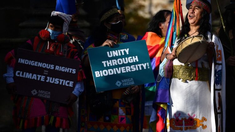 En marge de la COP26, une manifestation du peuple indigène Minga pour défendre la biodiversité. 