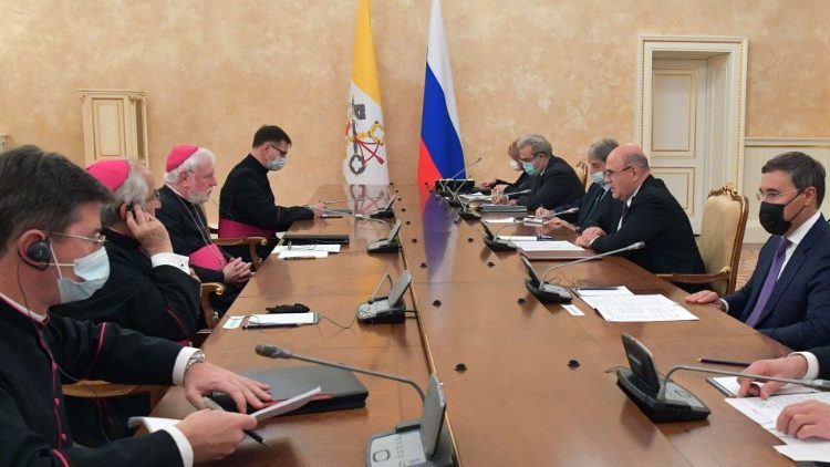 Монсеньор Галлахер на встрече с председателем правительства РФ М. Мишустиным (Москва, 9 ноября 2021 г.)
